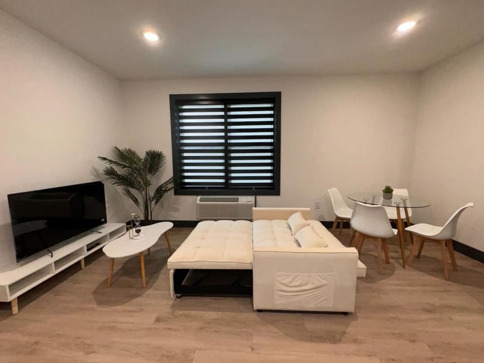 Spacious Apt 15 mins to NYC with Free Indoor Parking Apartment in North Bergen