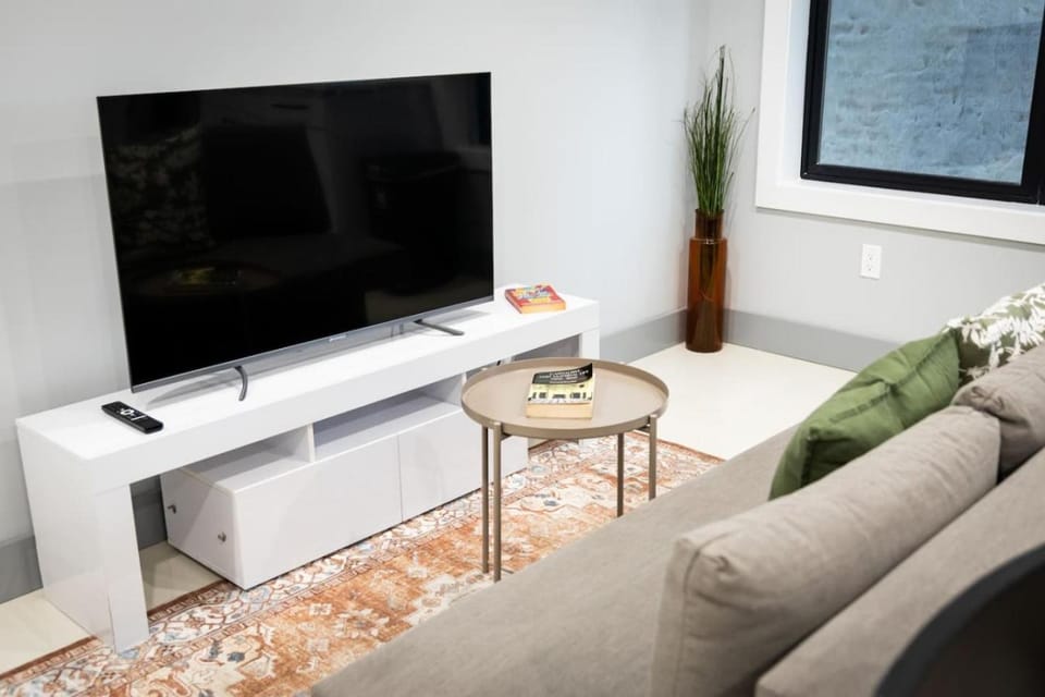 Bright Apartment with Free Parking Near NYC Apartment in North Bergen