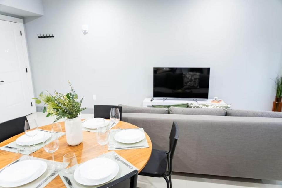 Bright Apartment with Free Parking Near NYC Apartment in North Bergen