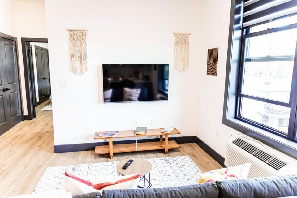 Two Bedrooms with Free Parking Near NYC Apartment in North Bergen