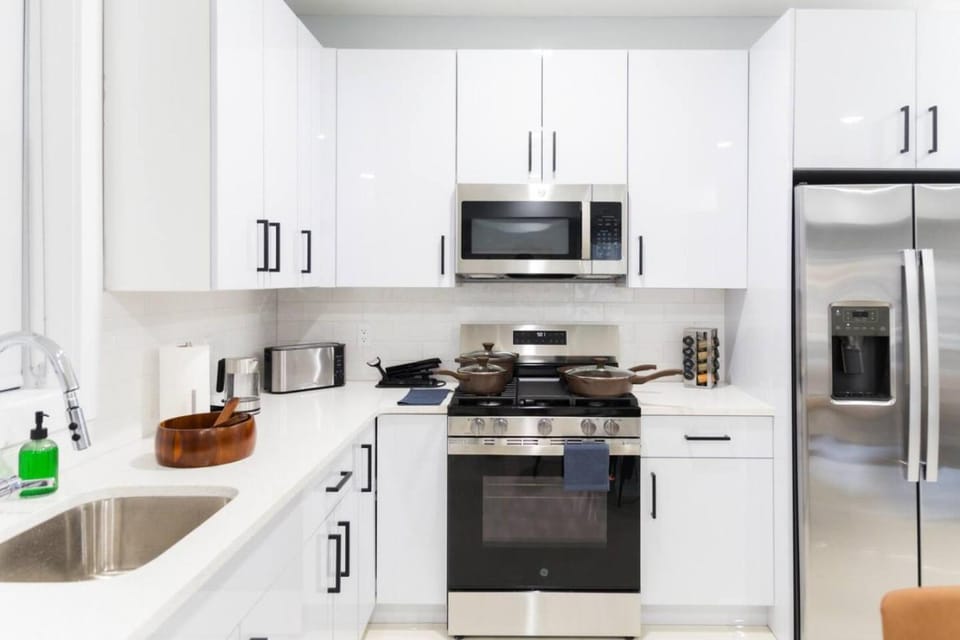 Easy Access to Times Square and Metlife Stadium Free Parking Apartment in North Bergen