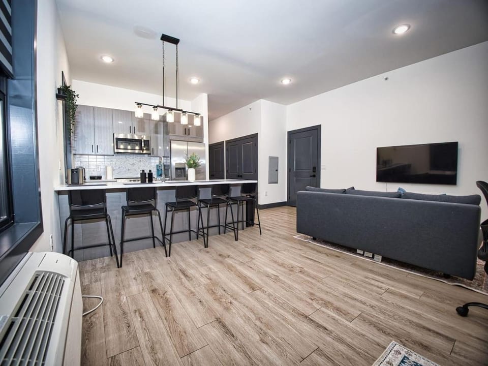 Explore New York City-20 Minutes Away With Parking Apartment in North Bergen