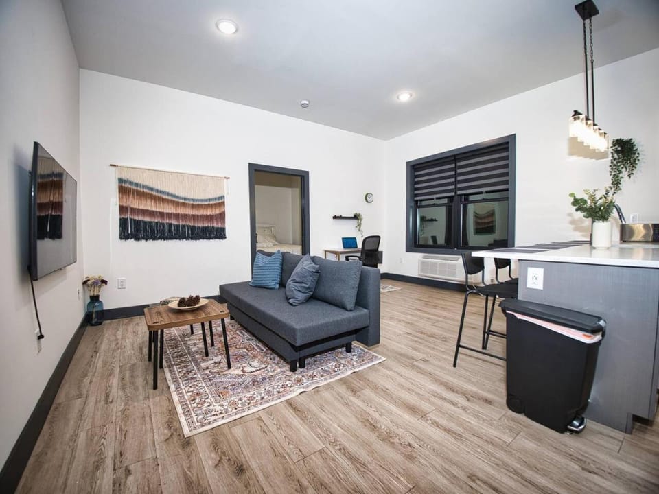 Explore New York City-20 Minutes Away With Parking Apartment in North Bergen