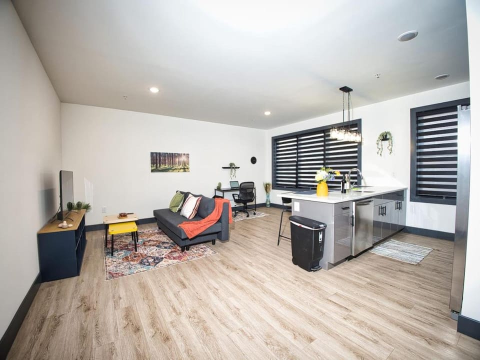 Great Location-20 Mins to NYC-Free Indoor Parking Apartment in North Bergen