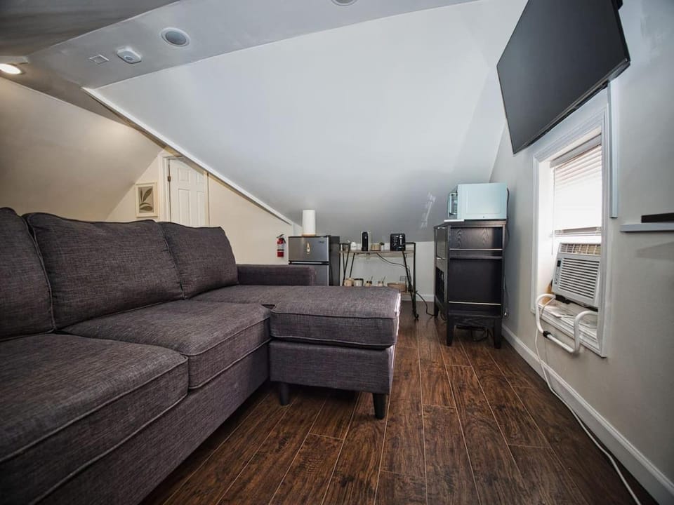 Comfy 3rd Floor Studio Near NYC Apartment in Ridgefield Park