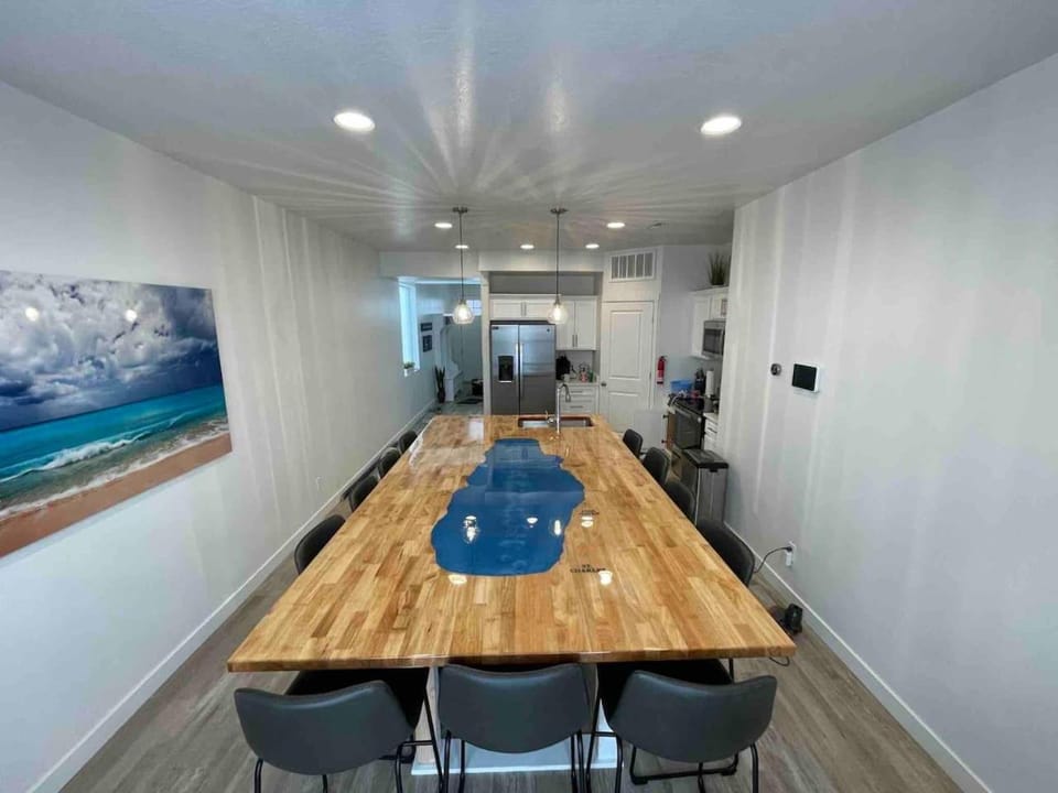 Dining area, kitchen