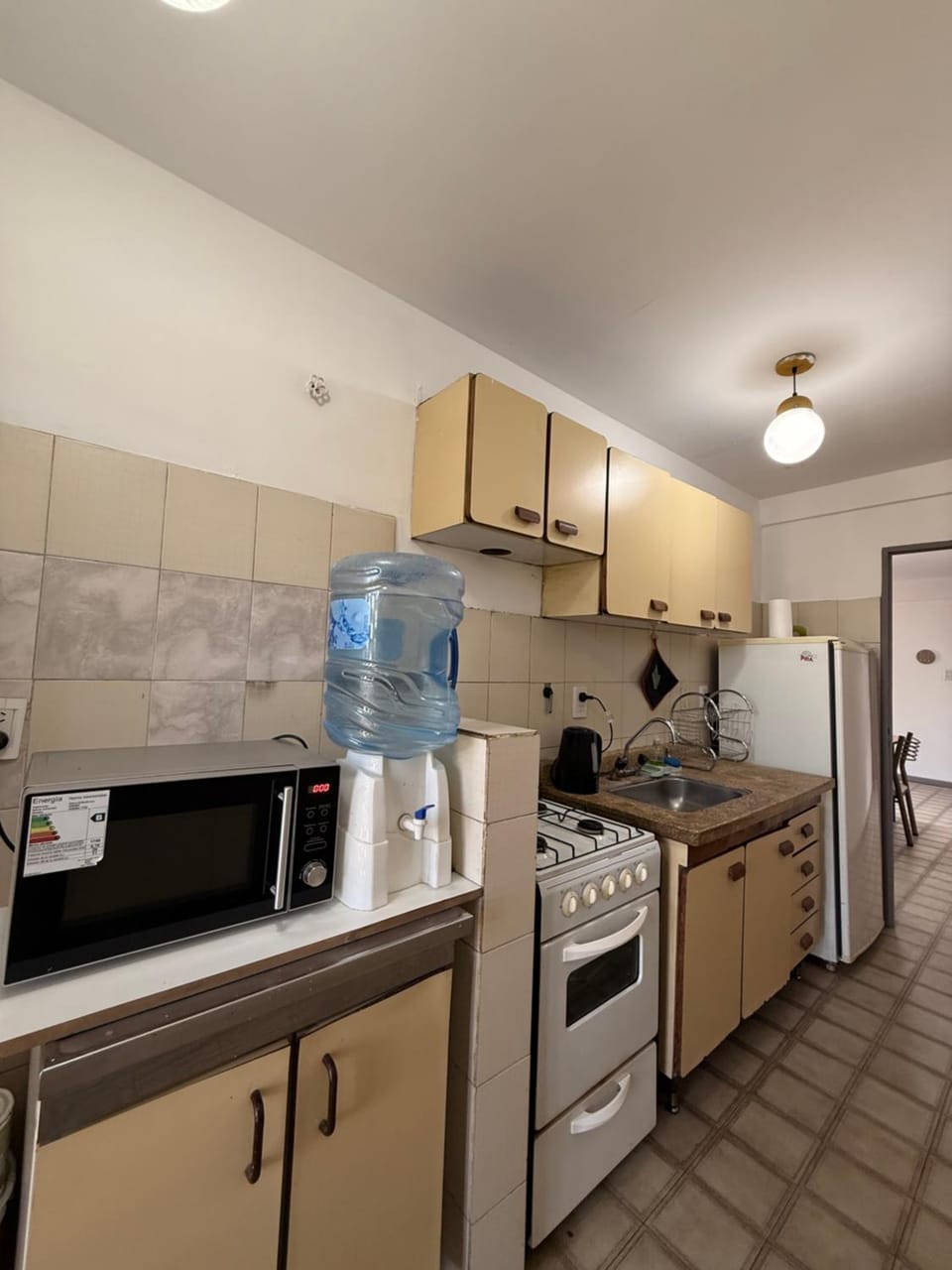 Coffee/tea facilities, Kitchen or kitchenette, oven, stove