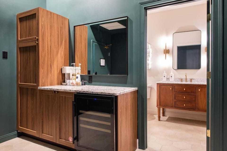 Hollyhock Suite 404 Apartment in Louisville