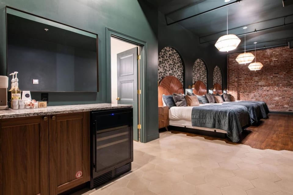 Hollyhock Suite 404 Apartment in Louisville