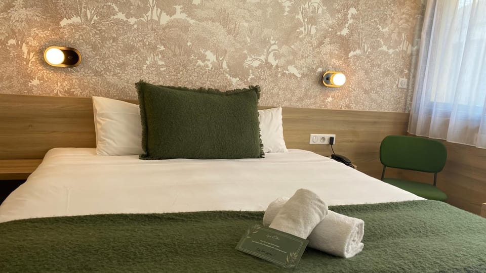 Bed, Photo of the whole room