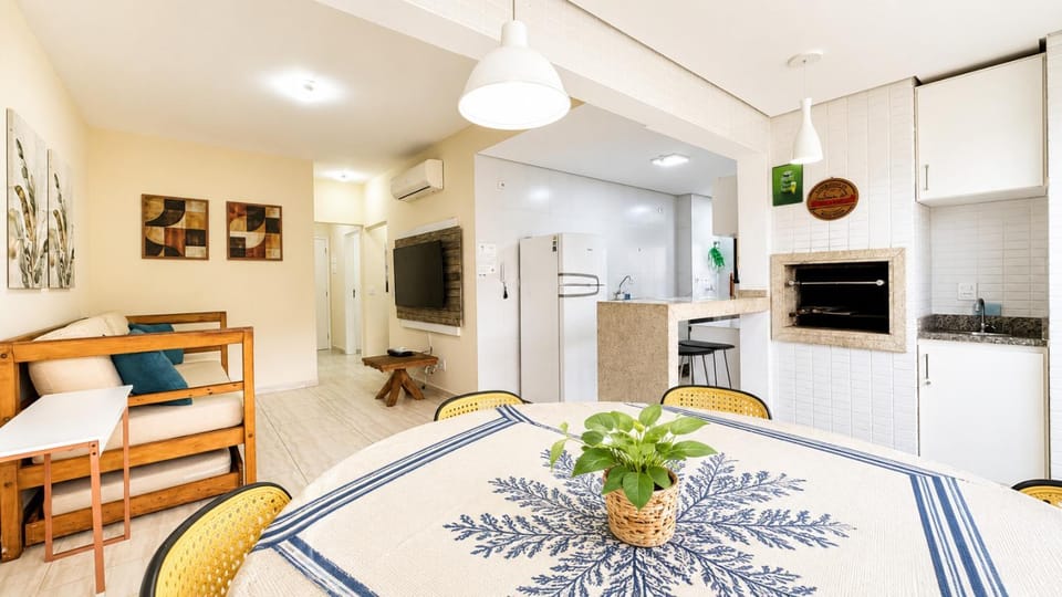Communal lounge/ TV room, BBQ facilities, Balcony/Terrace, Dining area, kitchen, air conditioner