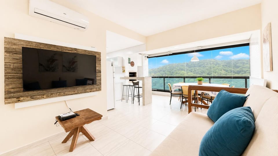 Communal lounge/ TV room, BBQ facilities, TV and multimedia, Balcony/Terrace, Living room, Dining area, air conditioner