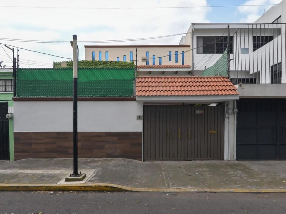 Facade/entrance, Neighbourhood