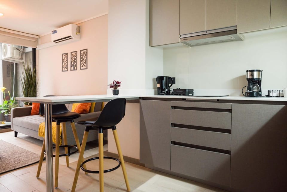 Stylish 1BR Retreat in Santiago Modern Comfort for 3 Apartment in Las Condes