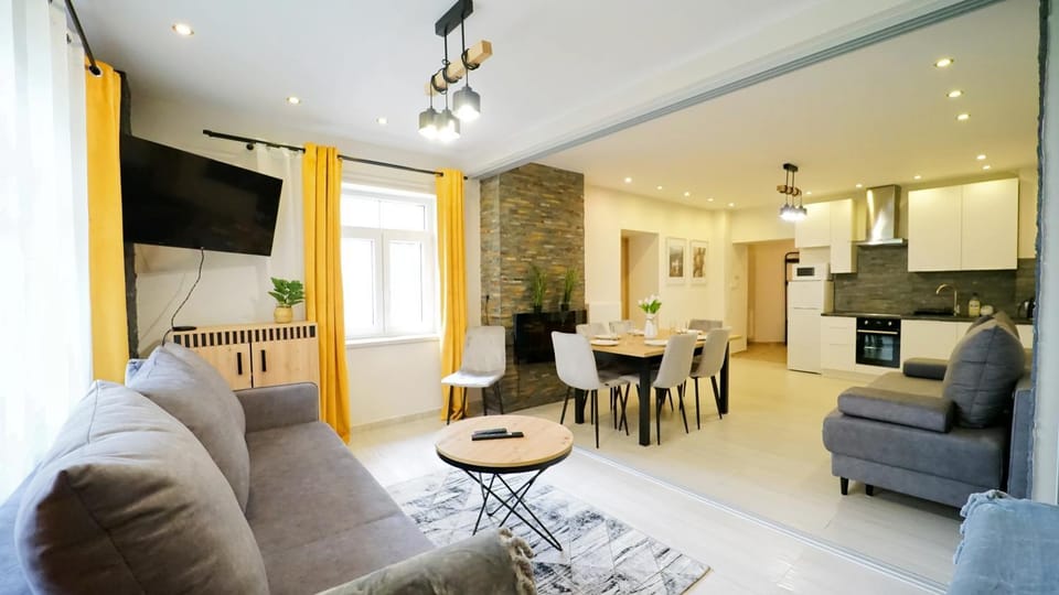 Kitchen or kitchenette, Living room