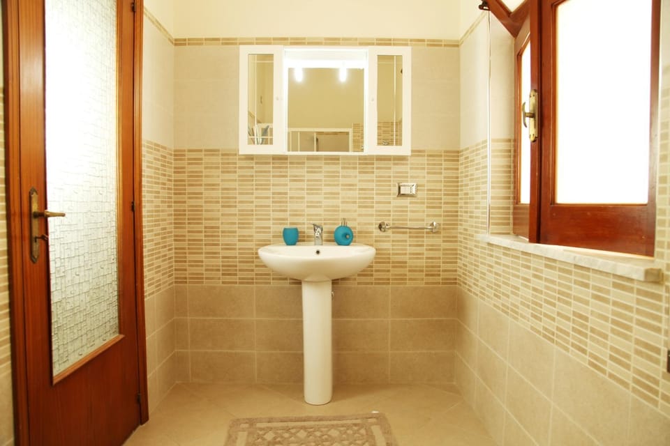 Shower, Toilet