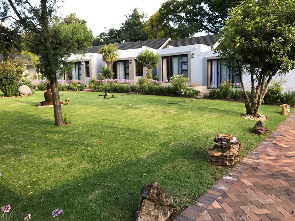 Facade/entrance, Garden