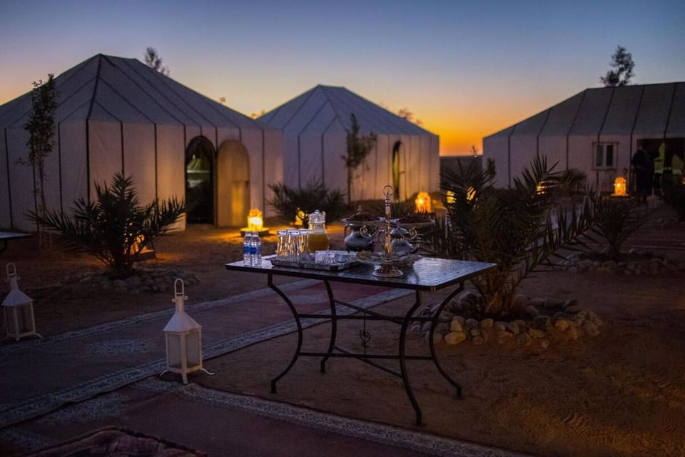Patio, Day, Natural landscape, Food and drinks, Dining area, Drinks, Alcoholic drinks, Sunrise, Sunset