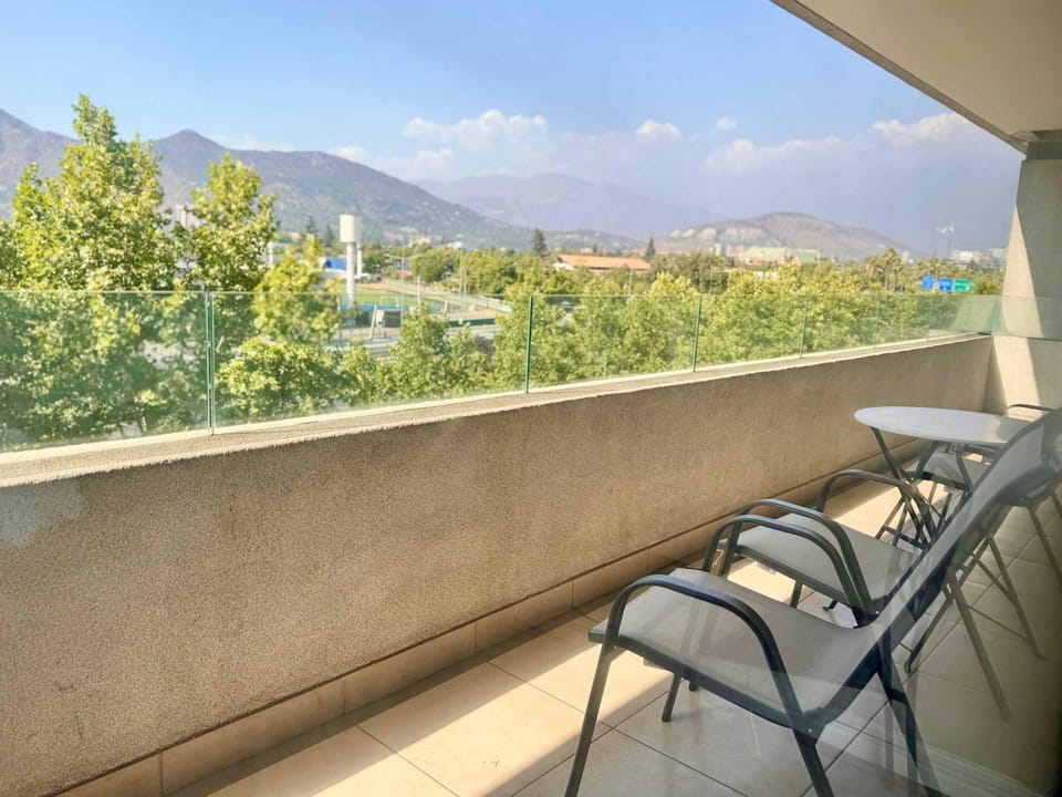 Parque Arauco & Clinica Alemana con Parking Apartment in Las Condes
