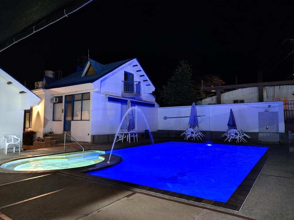 Hot Tub, Swimming pool