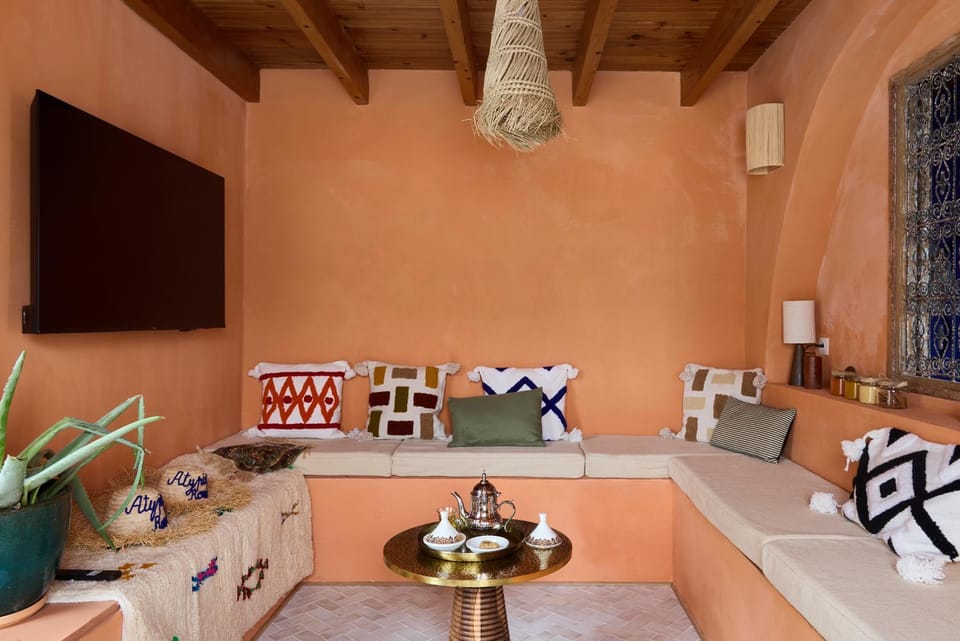 Communal lounge/ TV room, Living room, Decorative detail, Seating area