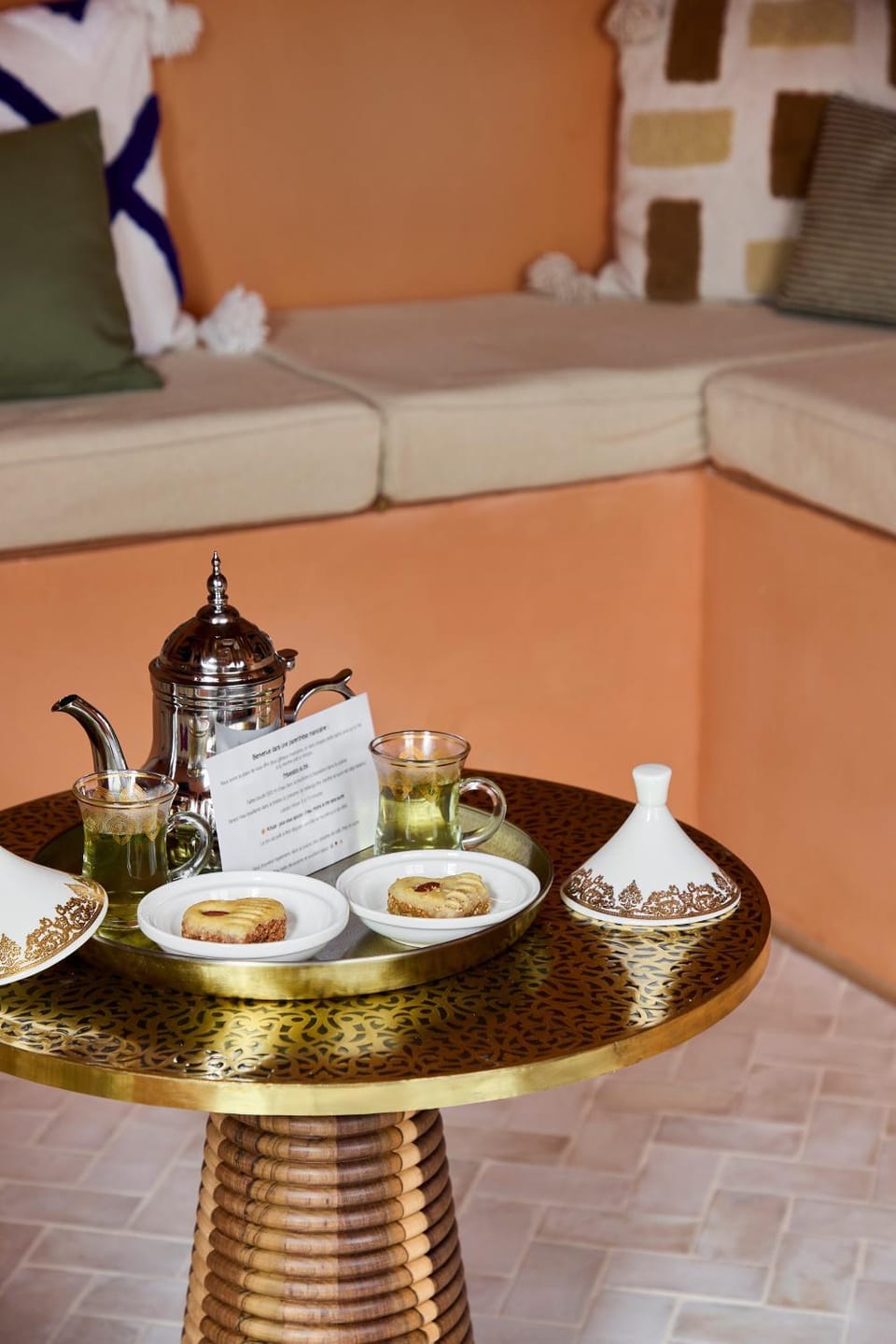 Communal lounge/ TV room, Coffee/tea facilities, Living room, Food and drinks, Seating area, On site, Food