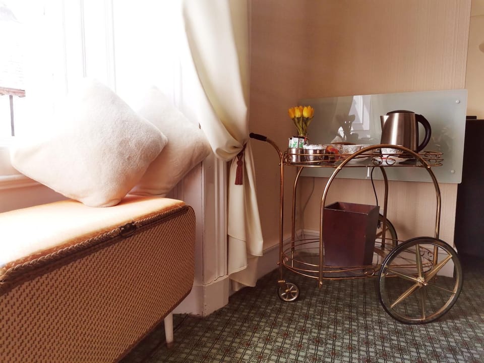 Coffee/tea facilities, Seating area