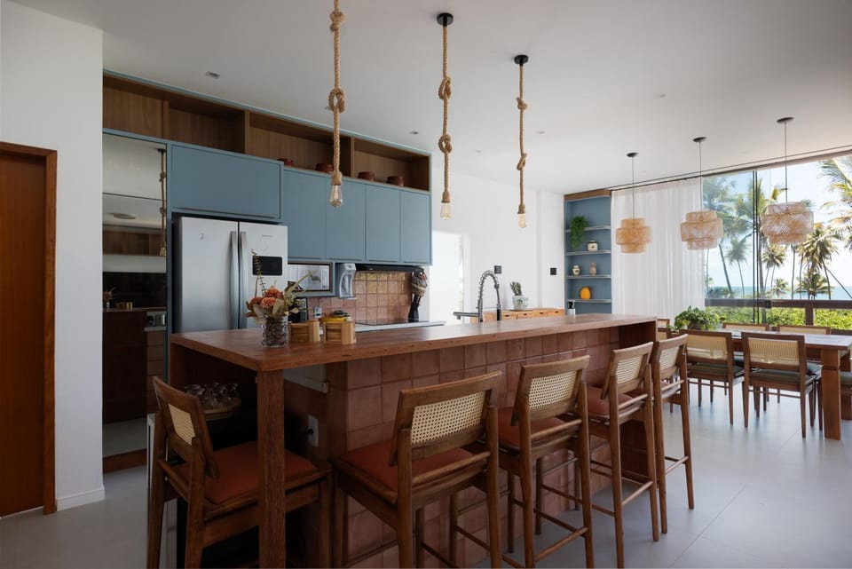Kitchen or kitchenette, Dining area, minibar, stove