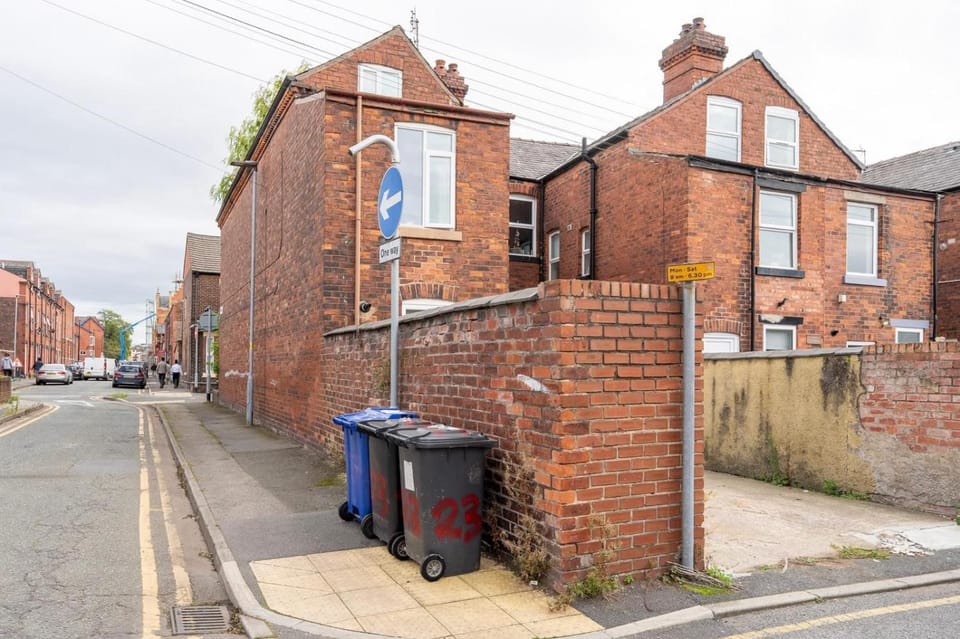 Property building, Day, Neighbourhood, Street view