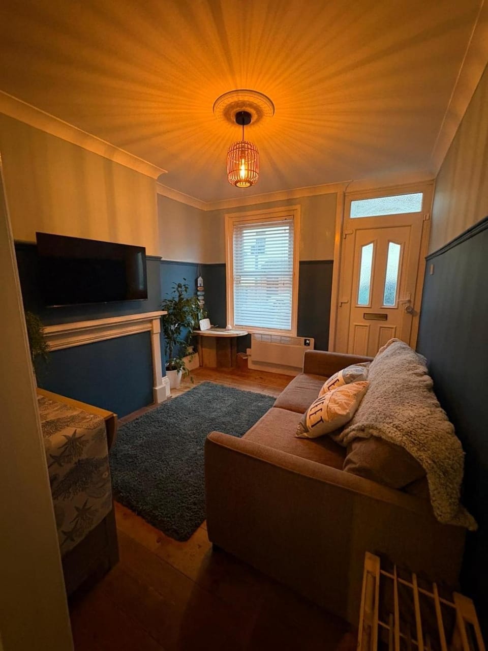 Communal lounge/ TV room, TV and multimedia, Living room, Seating area, Evening entertainment