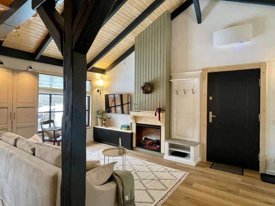 TV and multimedia, Living room, fireplace