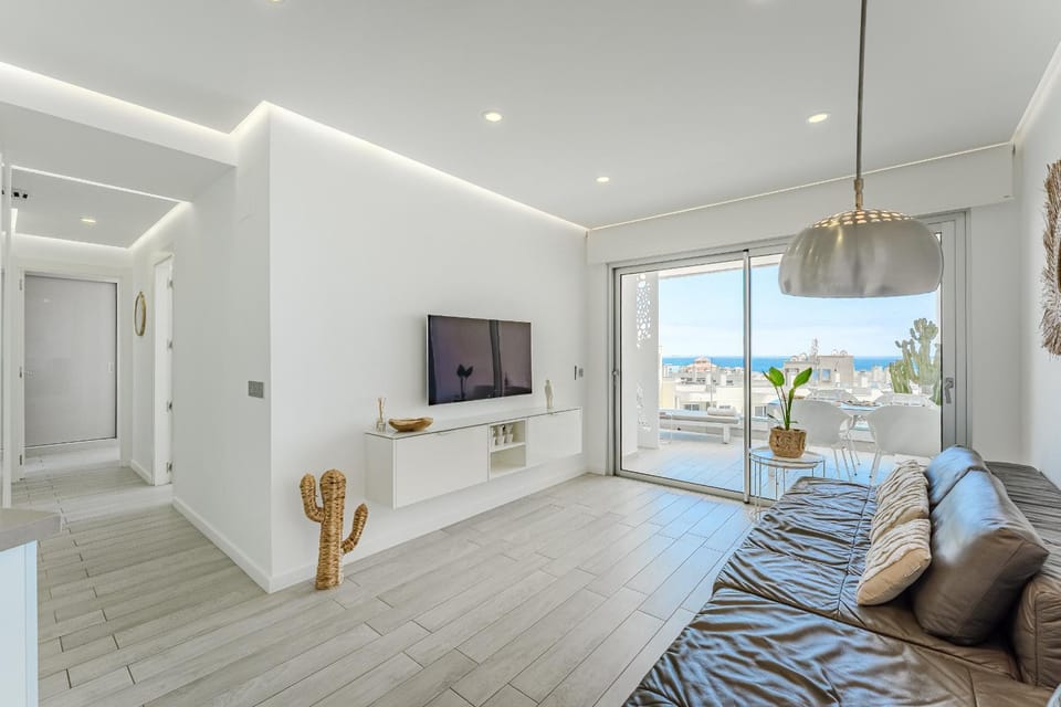 TV and multimedia, Balcony/Terrace, Living room, Mountain view, Sea view, Sea view, Quiet street view