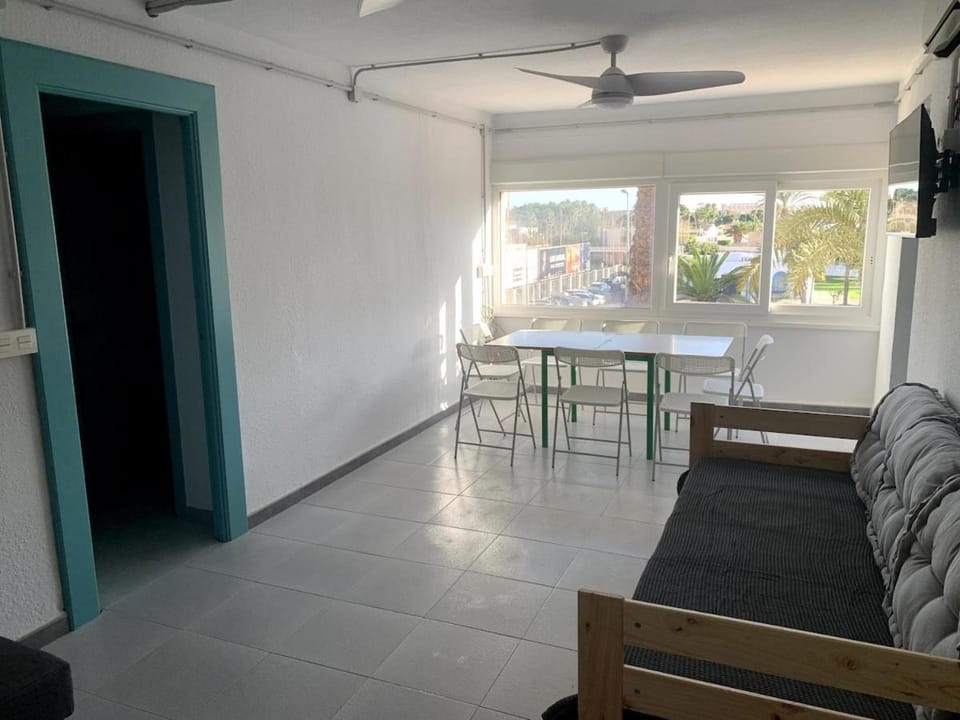 TV and multimedia, Living room, Seating area, Dining area