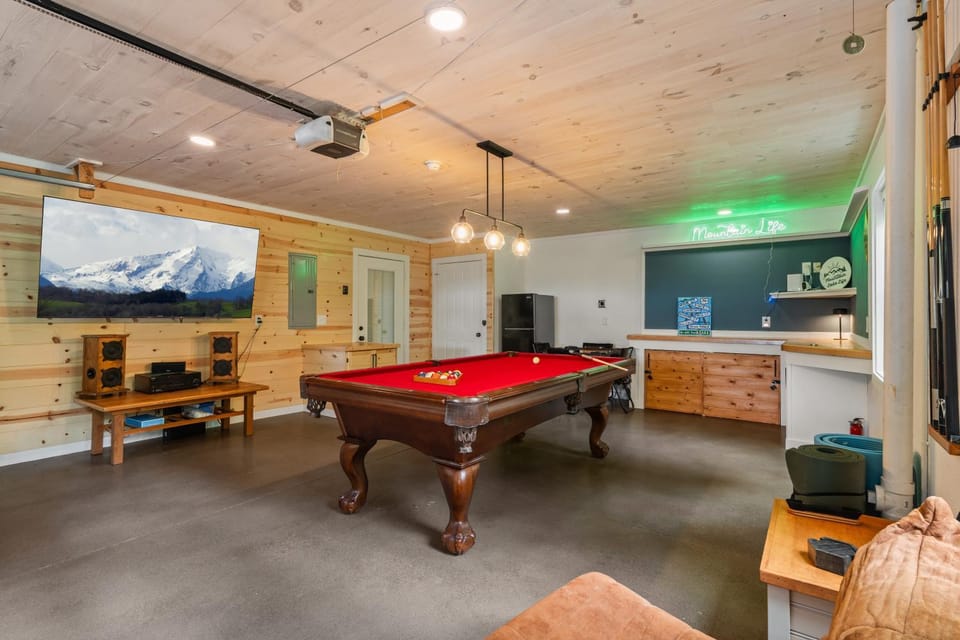 Billiard, Game Room