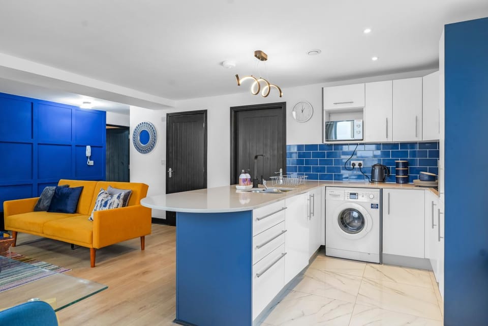 Kitchen or kitchenette, oven, stove, washing machine