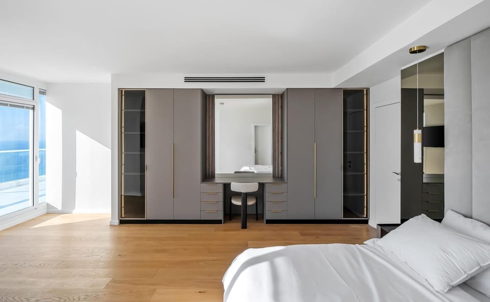 The 27th floor - a penthouse overlooking the beach Apartment in Netanya