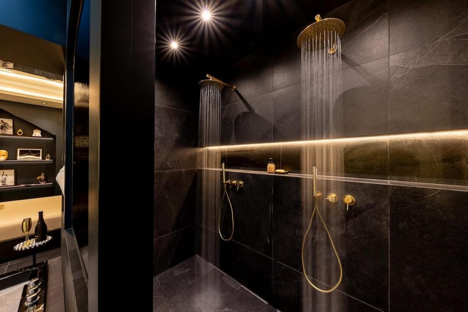 Deluxe whirlpool bath & contemporary experience Apartment in Mougins