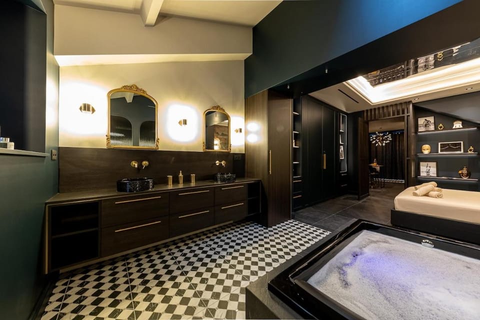 Deluxe whirlpool bath & contemporary experience Apartment in Mougins