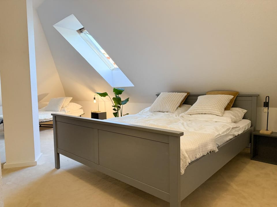 Bed, Photo of the whole room, Bedroom, cot, internet, towels