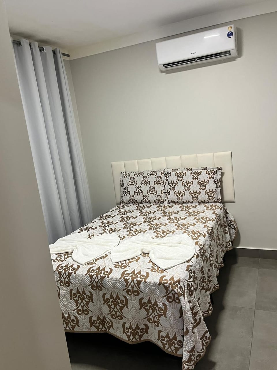 Bedroom, air conditioner