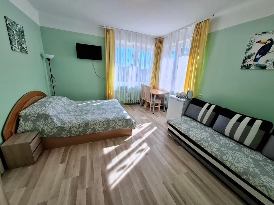Bed, TV and multimedia, Photo of the whole room, Dining area