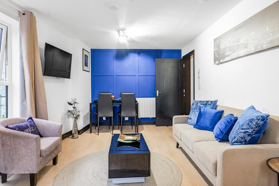 Communal lounge/ TV room, Living room, Seating area