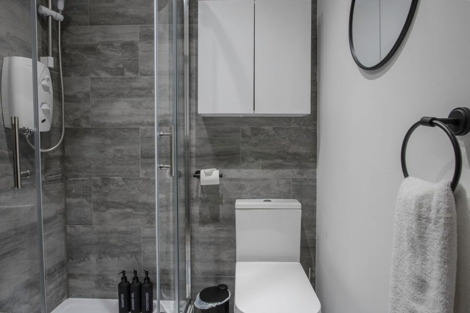 Shower, Toilet, Bathroom, towels
