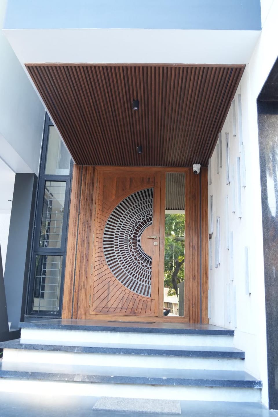 Facade/entrance