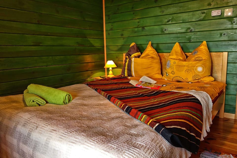 Spring, Day, Winter, Summer, Seating area, Bedroom, Autumn, On site
