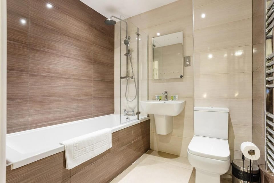 Comfortable 3-Bed close to Excel Ideal for Groups Apartment in London