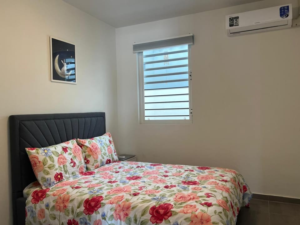 Bed, Photo of the whole room, Bedroom, air conditioner