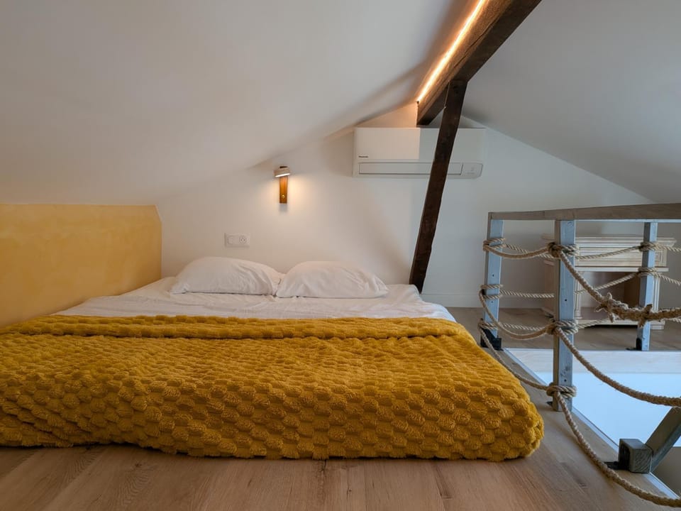 Bed, Bedroom