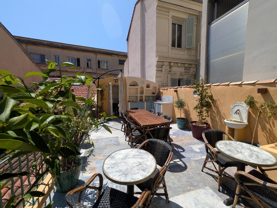 Patio, View (from property/room), Balcony/Terrace, Living room, Seating area