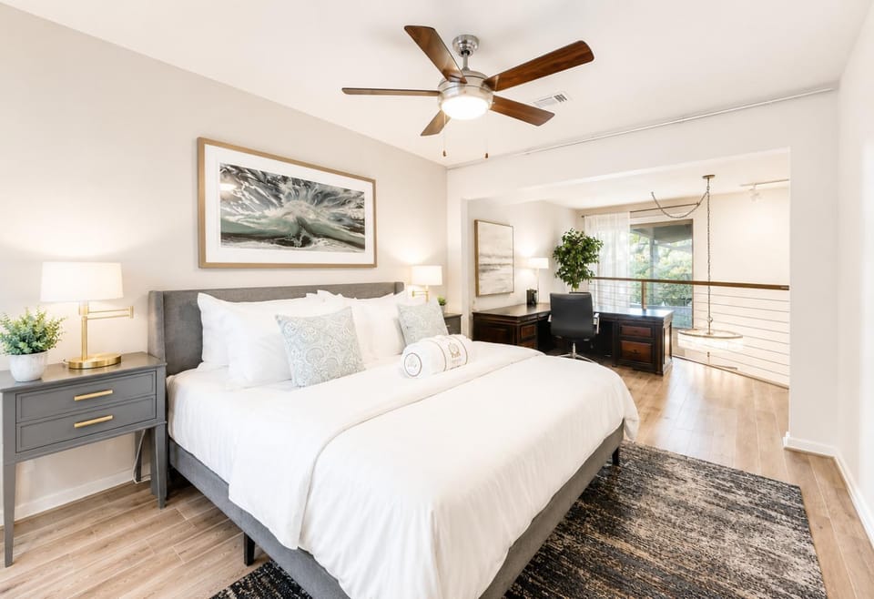 Spacious and Bright, 2-Story Executive Loft Hotel in Dallas